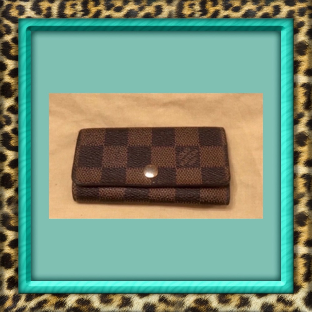👑✅PRICE FIRM✅NO OFFERS SUPER SALE!! 👑AUTHENTIC Louis Vuitton Damier Key Pouch